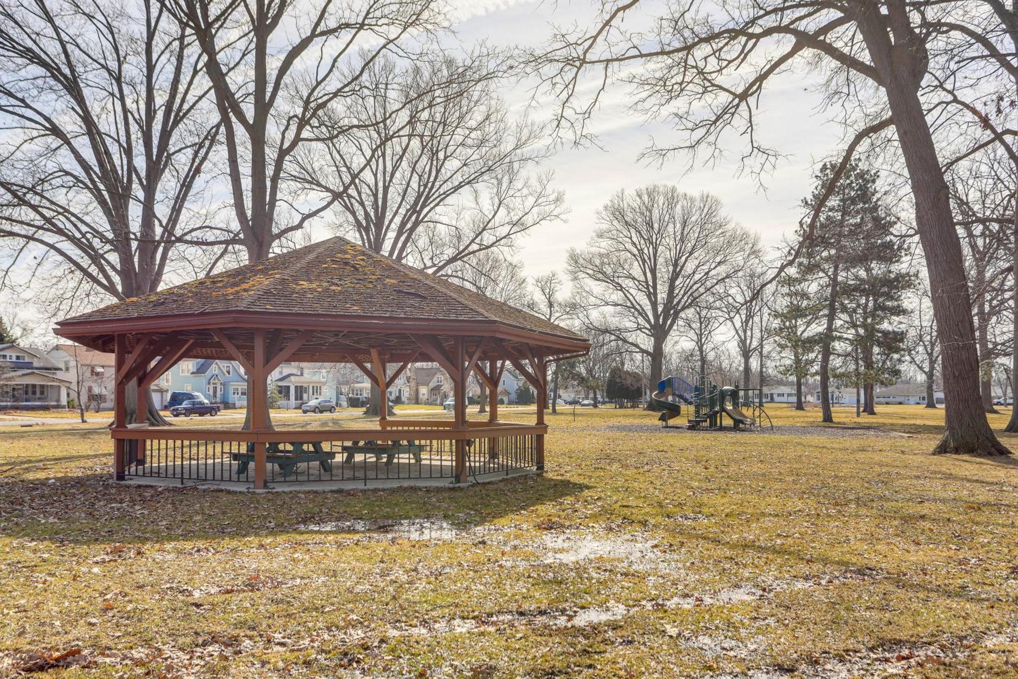 Historic Lorain Home Walk To Lake Erie! Exterior foto